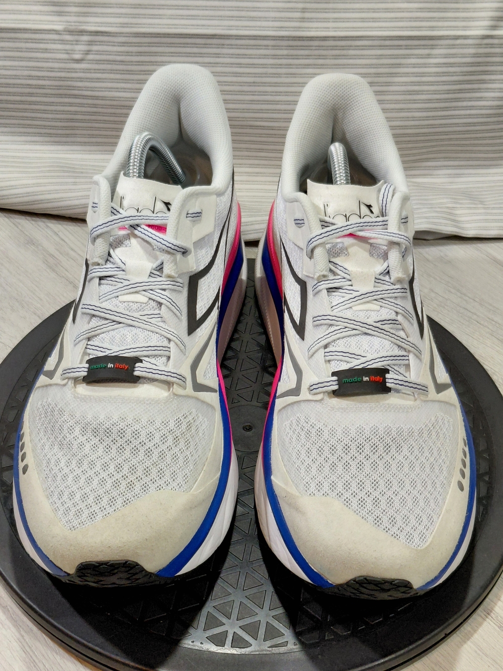 Diadora Mens V7000-2 Italian White Running Shoes with Pink & Blue Accents M10.5 - Picture 3 of 16